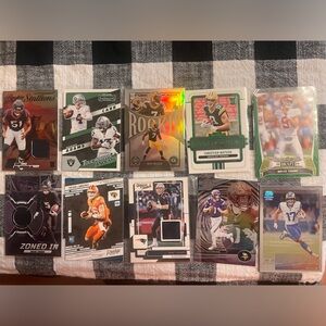 Lot of 10 football cards